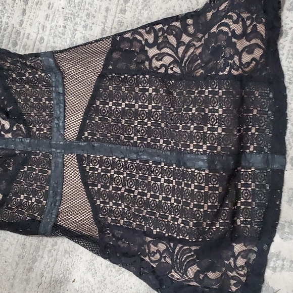 Black and nude overlay lace mini dress L / LG - Picture 4 of 10